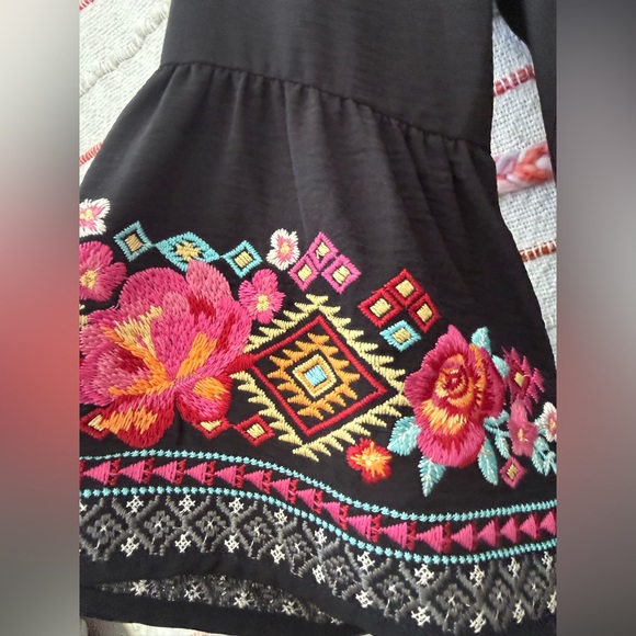 Savanna Jane Black Top with Vibrant Embroidery - Size Small - Picture 5 of 10
